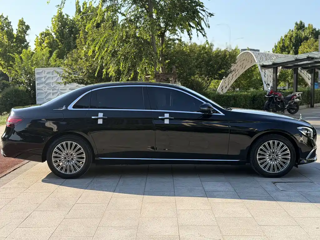 Mercedes-Benz E-Class — миниатюра 5
