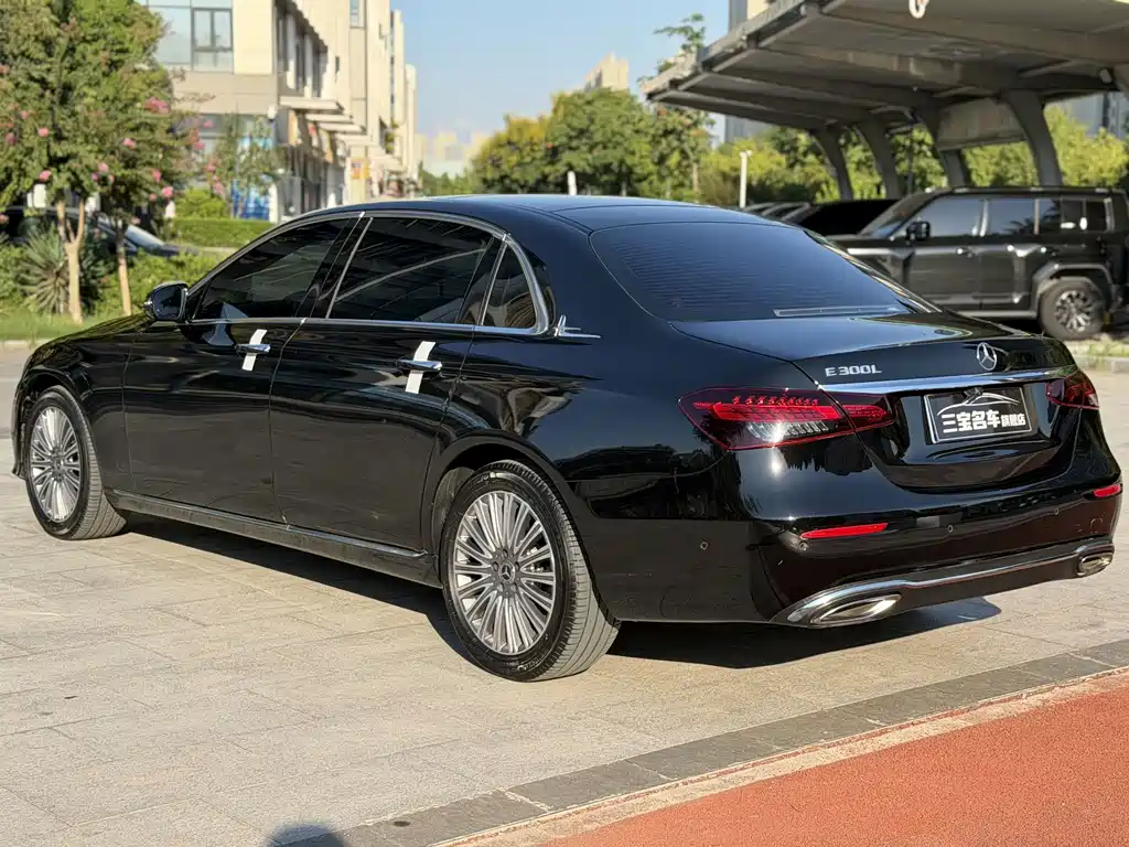 Mercedes-Benz E-Class — миниатюра 11