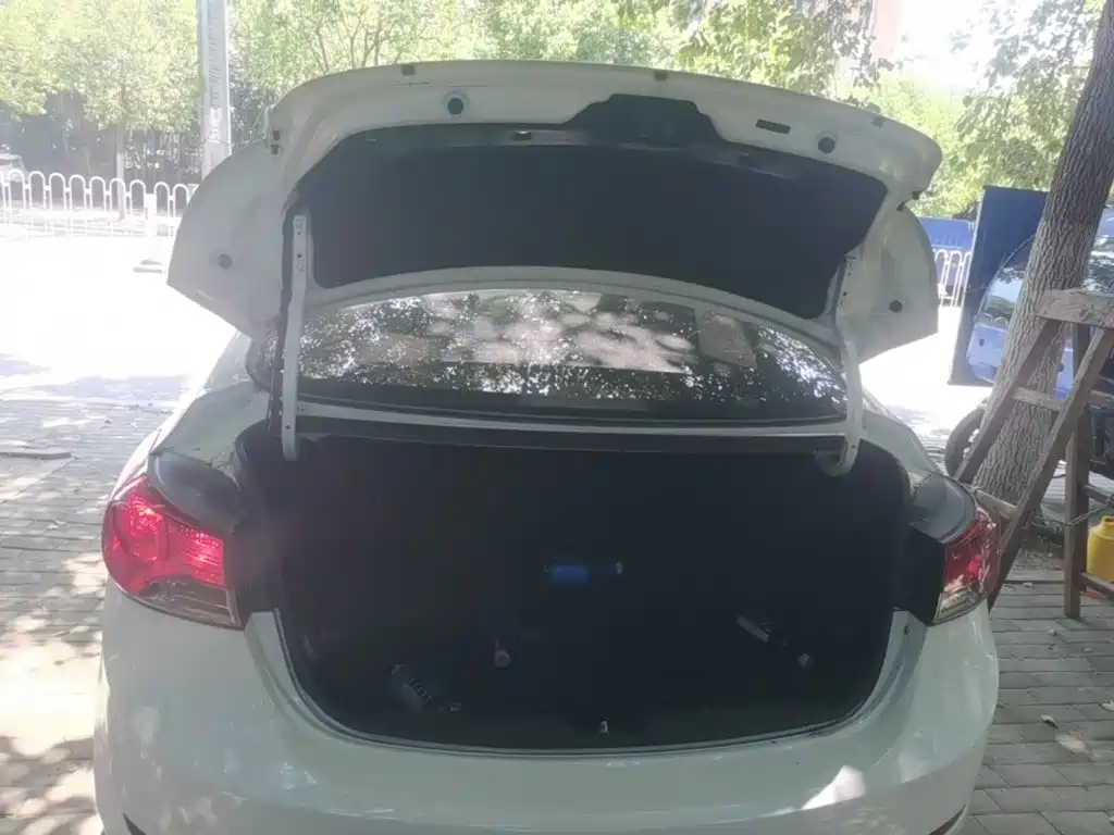 Hyundai Elantra Langdong — миниатюра 19