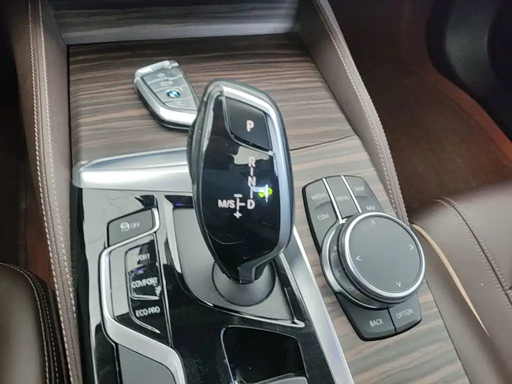BMW 5 Series — миниатюра 14
