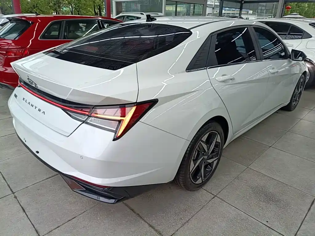 Hyundai Elantra — миниатюра 7