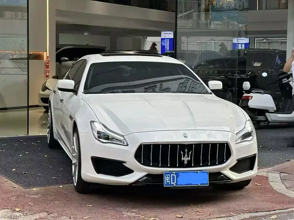 Maserati Quattroporte — миниатюра 2