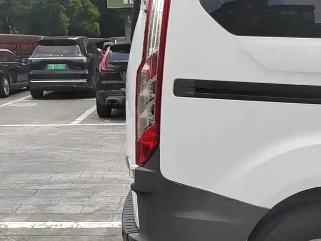 Ford Transit — миниатюра 3