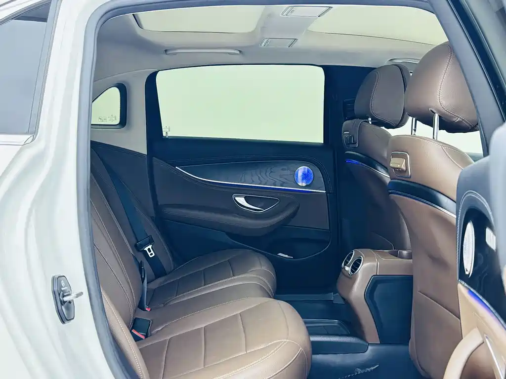 Mercedes-Benz E-Class — миниатюра 13