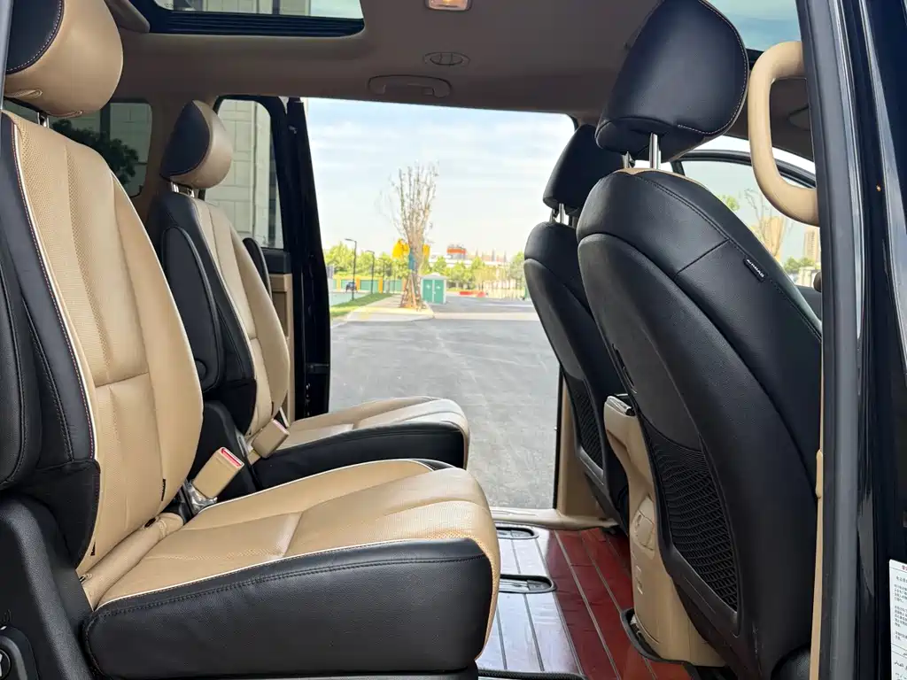 Kia Carnival — миниатюра 7
