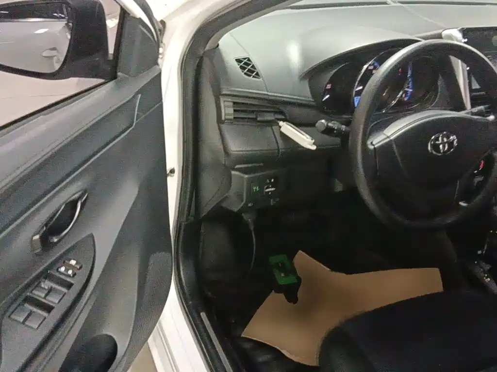 Toyota Yaris L — миниатюра 16