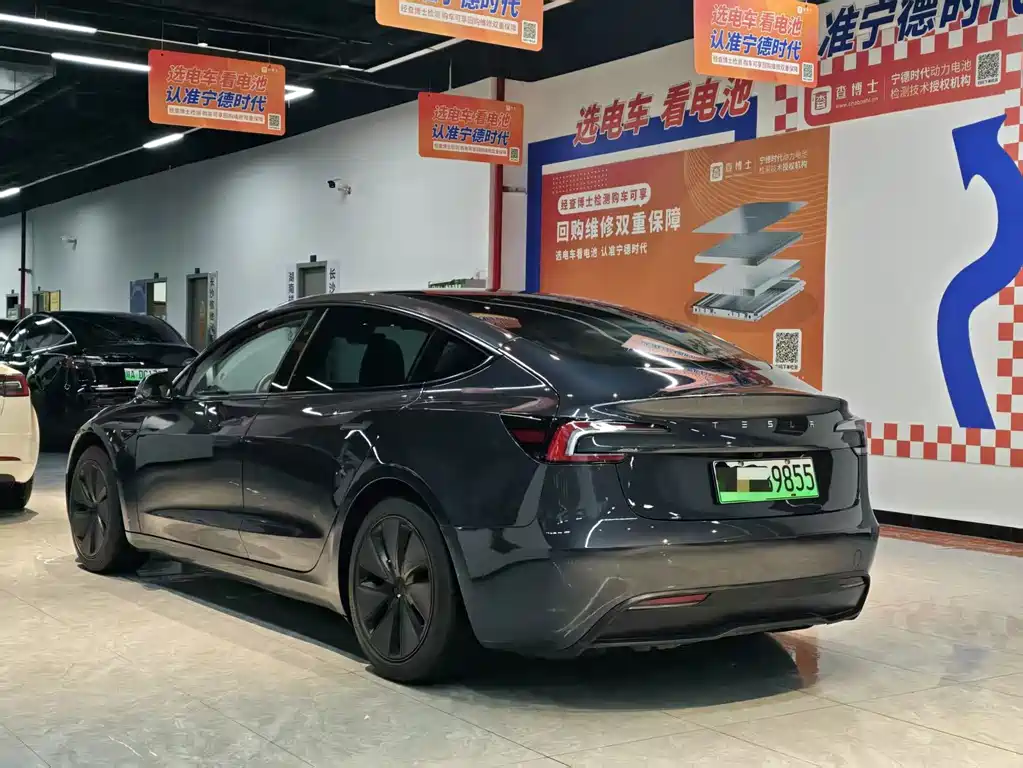 Tesla Model 3 — миниатюра 9