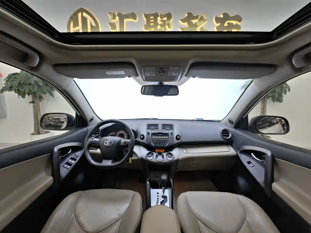 Toyota RAV4 — миниатюра 29