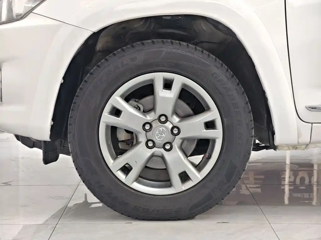 Toyota RAV4 — миниатюра 42