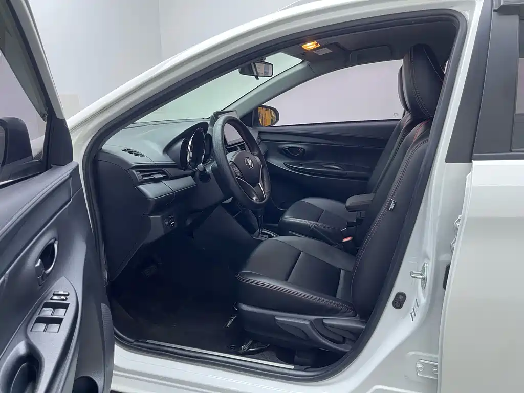Toyota Yaris L — миниатюра 11