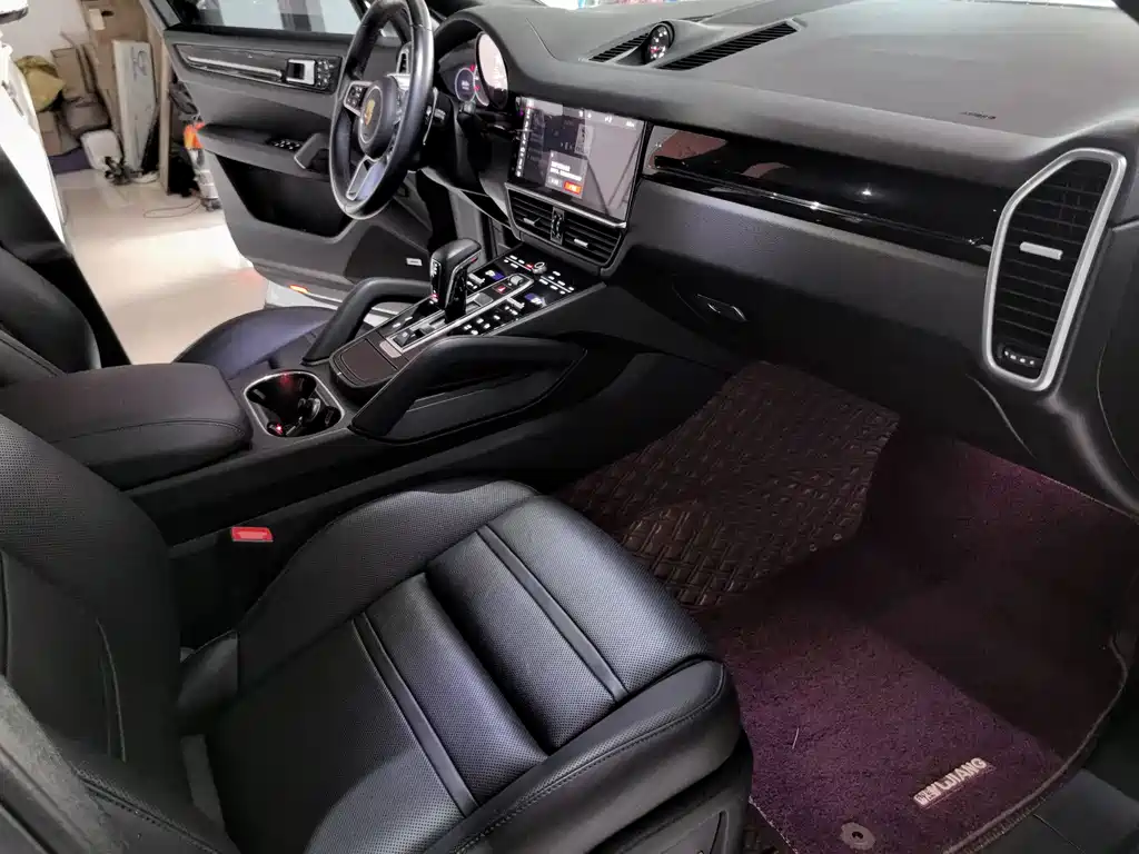 Porsche Cayenne — миниатюра 10