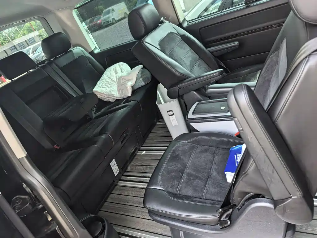 Volkswagen Multivan — миниатюра 7