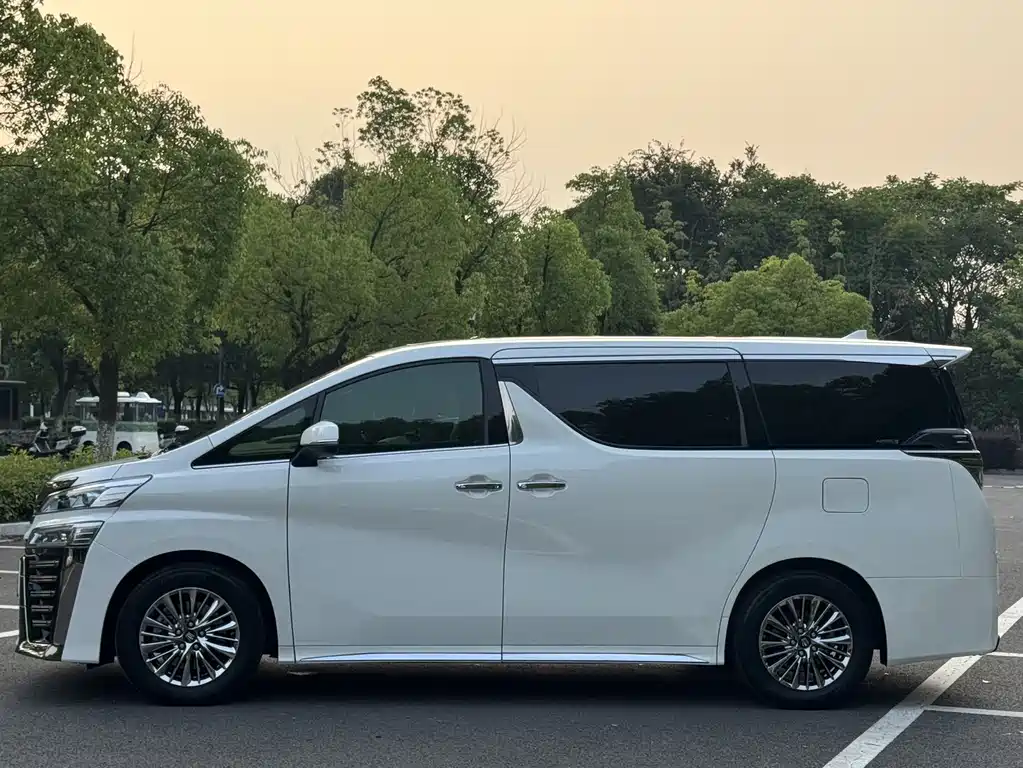 Toyota Vellfire 2021 2.5L HV