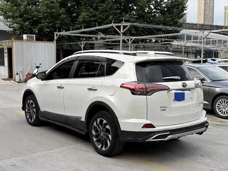 Toyota RAV4 — миниатюра 7