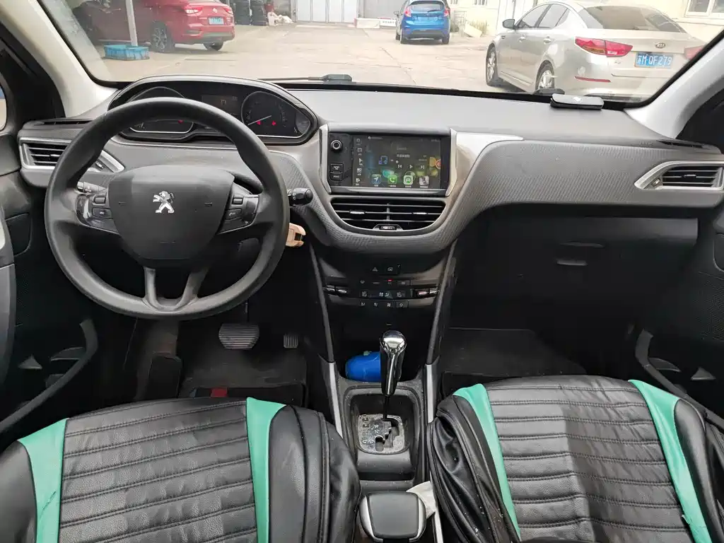 Peugeot 2008 1.6L Auto Fashion Edition, фото 4