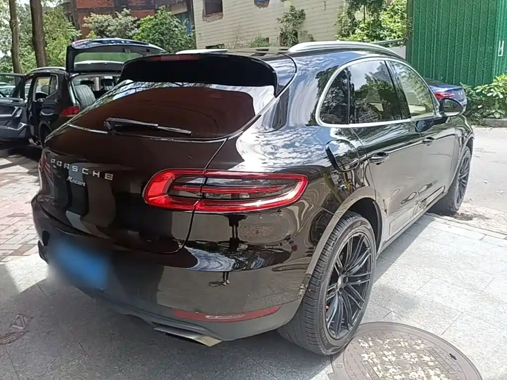 Porsche Macan — миниатюра 7