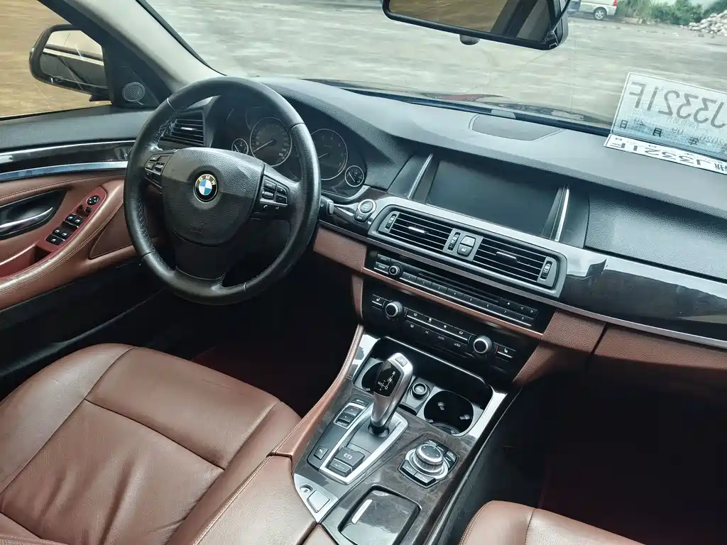 BMW 5 Series — миниатюра 13