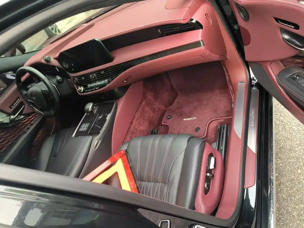 Lexus LS — миниатюра 5