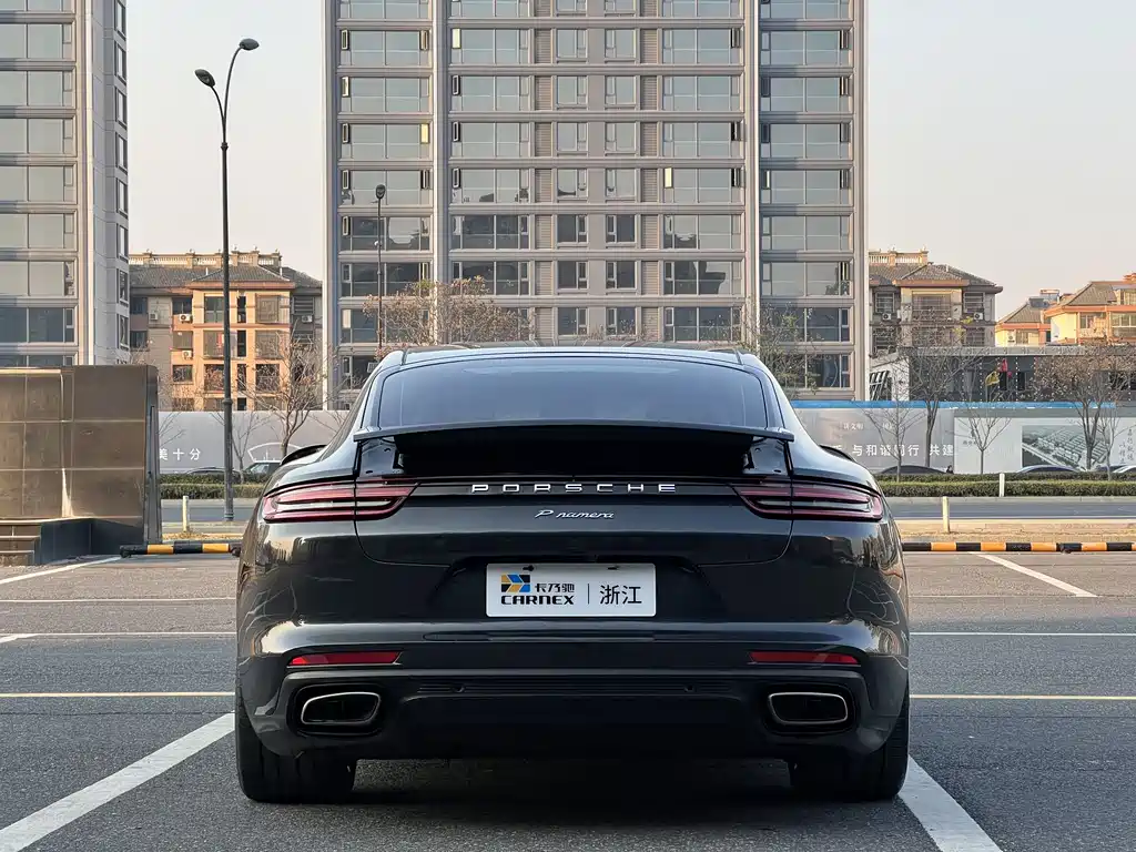 PORSCHE PANAMERA