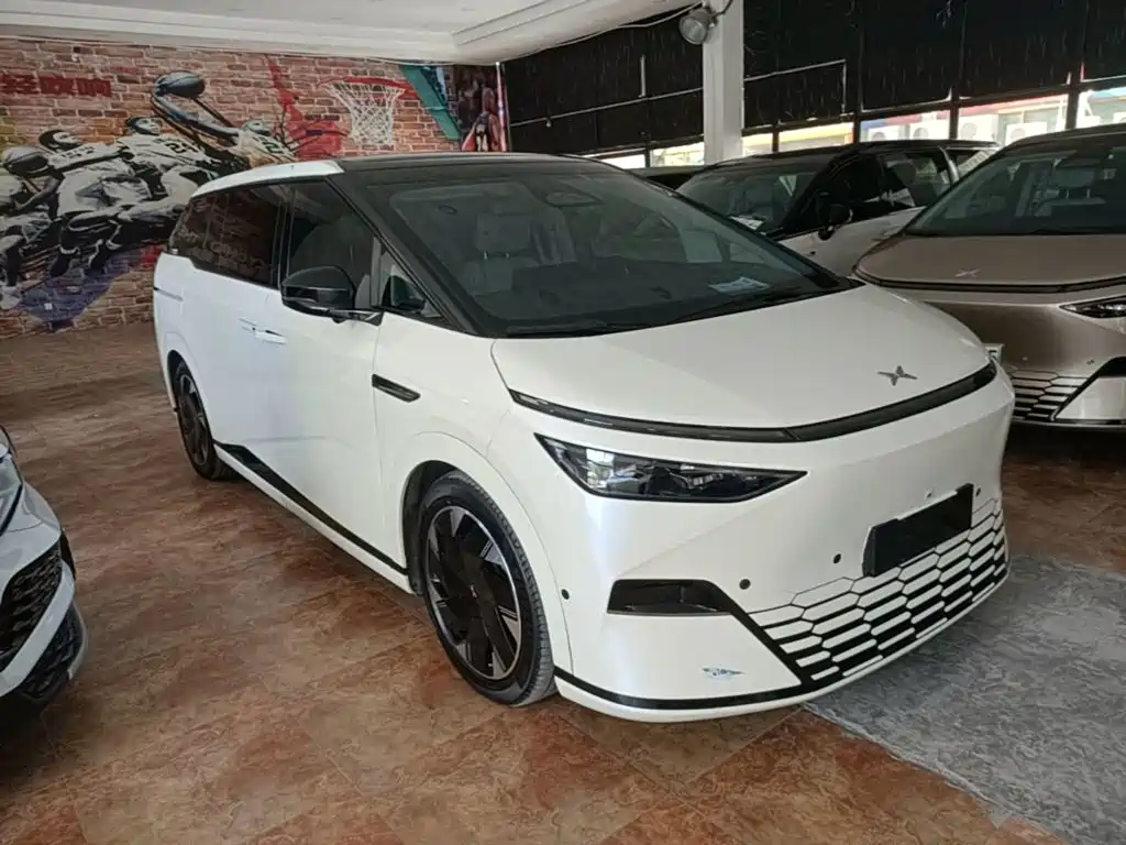 XPeng X9 — миниатюра 4