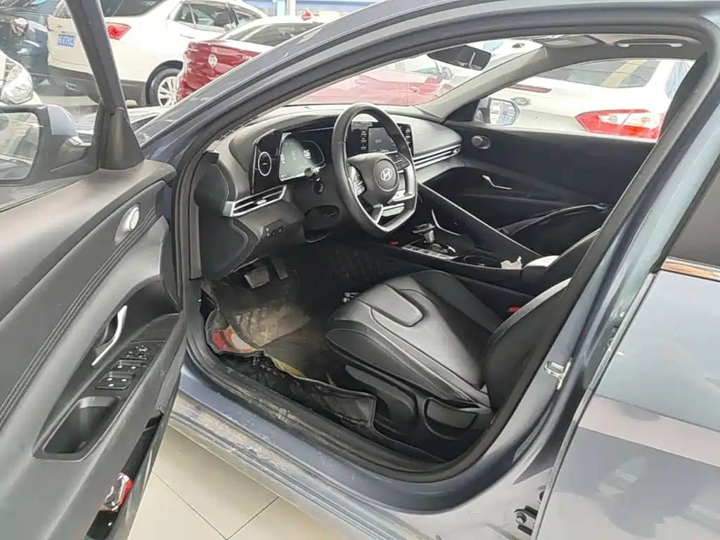 Hyundai Elantra — миниатюра 16