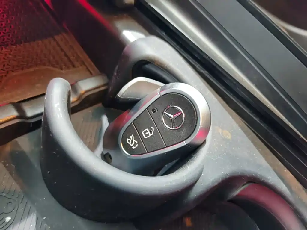 Mercedes-Benz E-Class — миниатюра 9