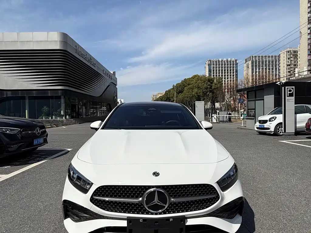 Mercedes-Benz A-Class A 2025 A 200 L Fashion