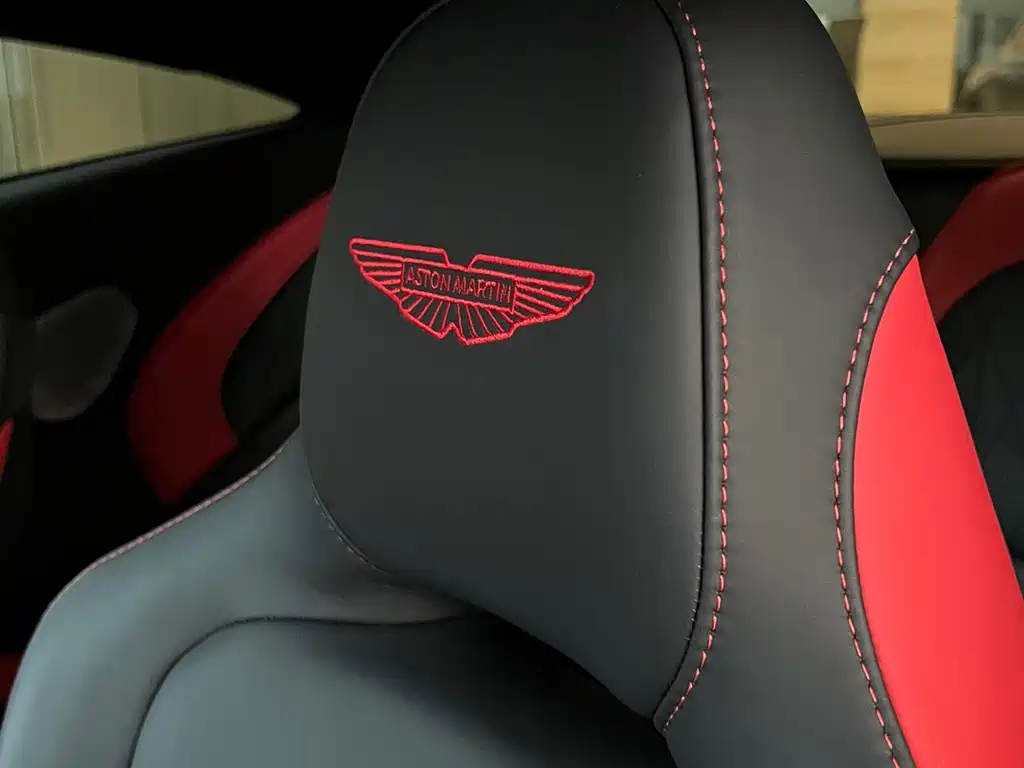Aston Martin DB12 — миниатюра 5