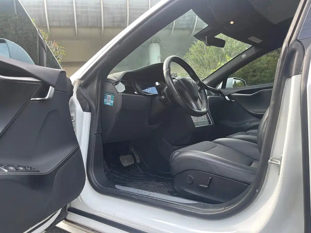 Tesla Model S — миниатюра 13
