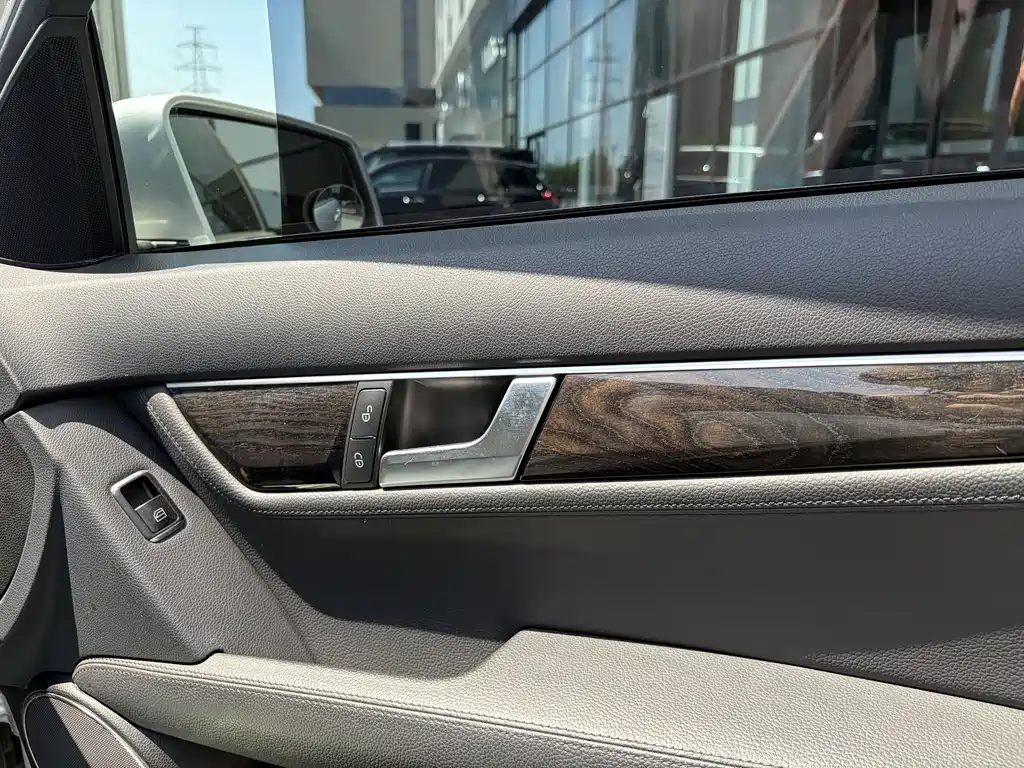 Mercedes-Benz C-Class — миниатюра 13