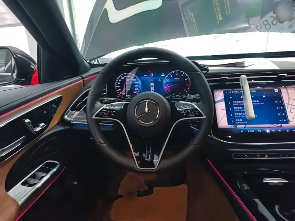 Mercedes-Benz E-Class — миниатюра 11
