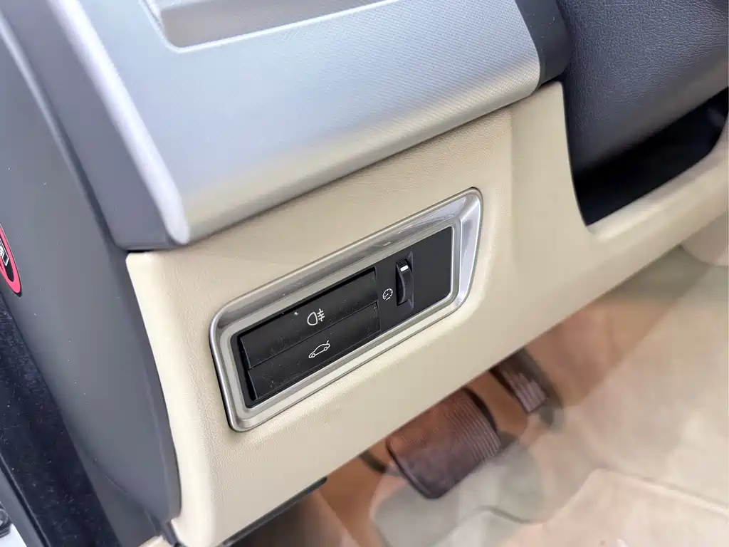 Jaguar XF — миниатюра 9