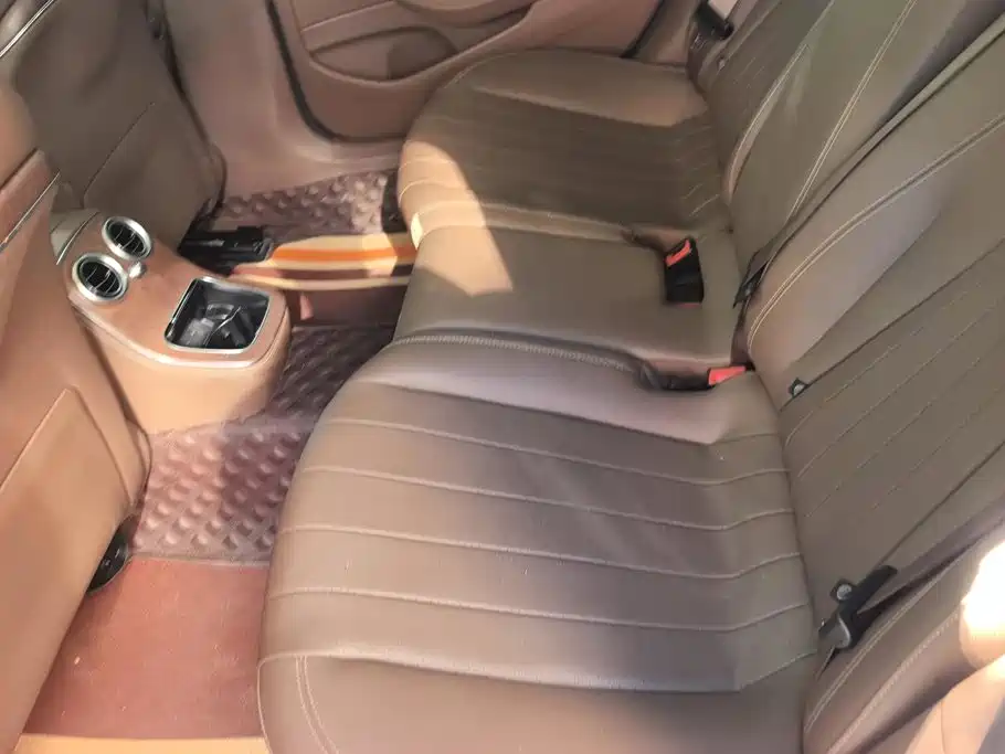 Mercedes-Benz E-Class — миниатюра 11