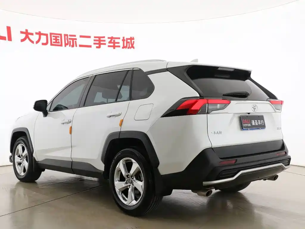 Toyota RAV4 — миниатюра 7