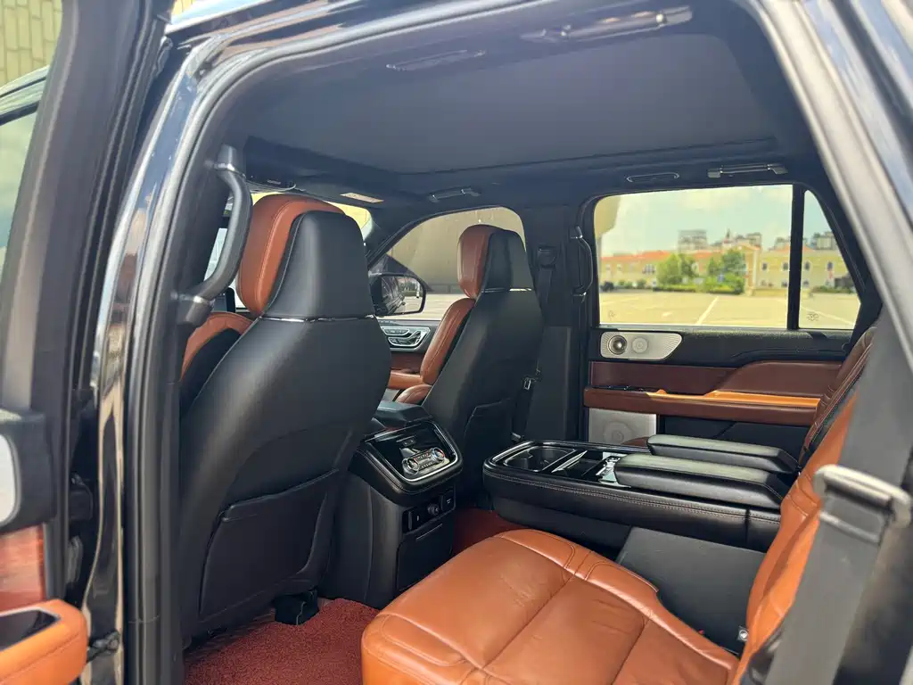 Lincoln Navigator — миниатюра 5