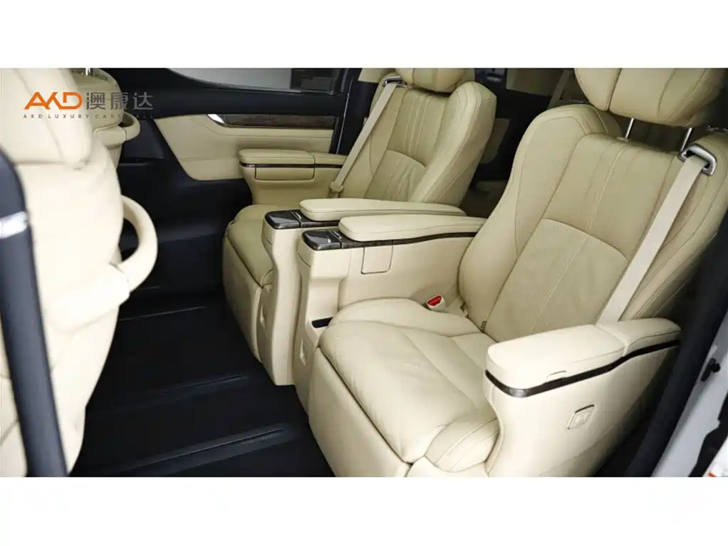 Toyota Alphard — миниатюра 7