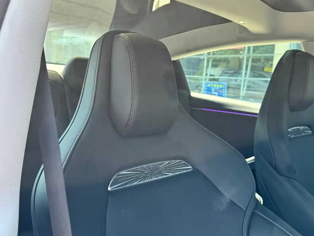 Tesla Model 3 — миниатюра 12