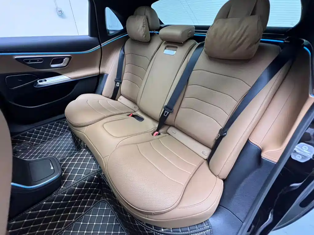 Mercedes-Benz E-Class — миниатюра 14