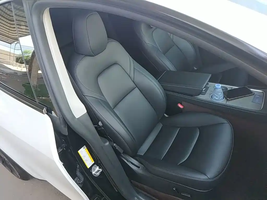 Tesla Model Y — миниатюра 25