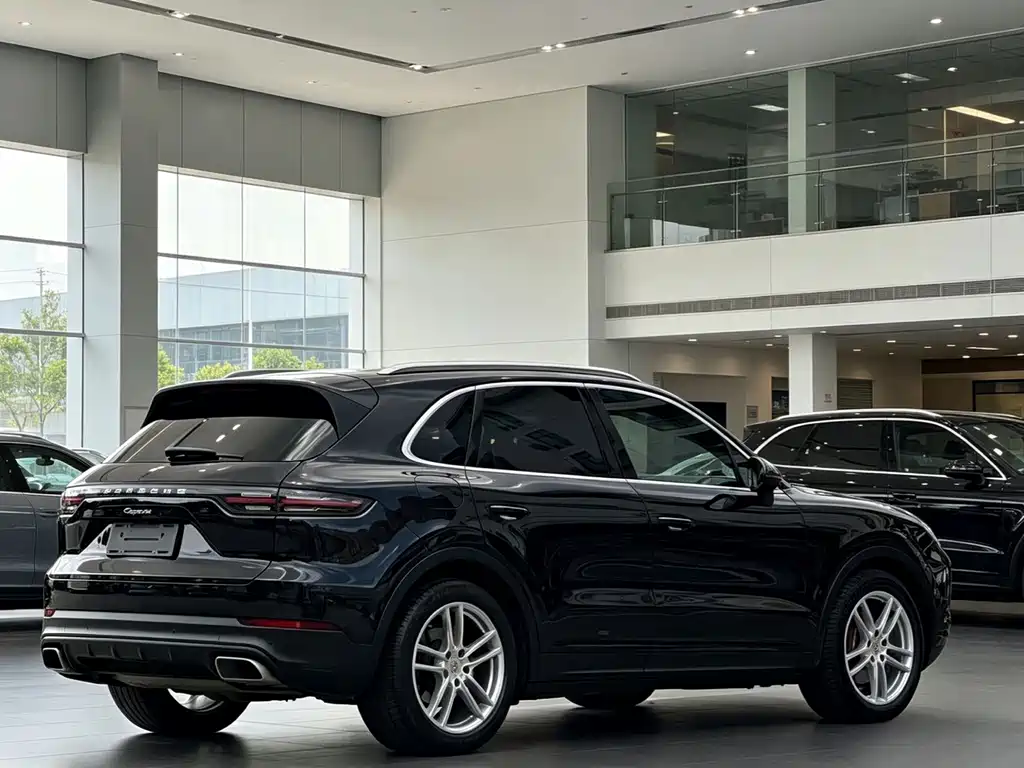 Porsche Cayenne — миниатюра 9