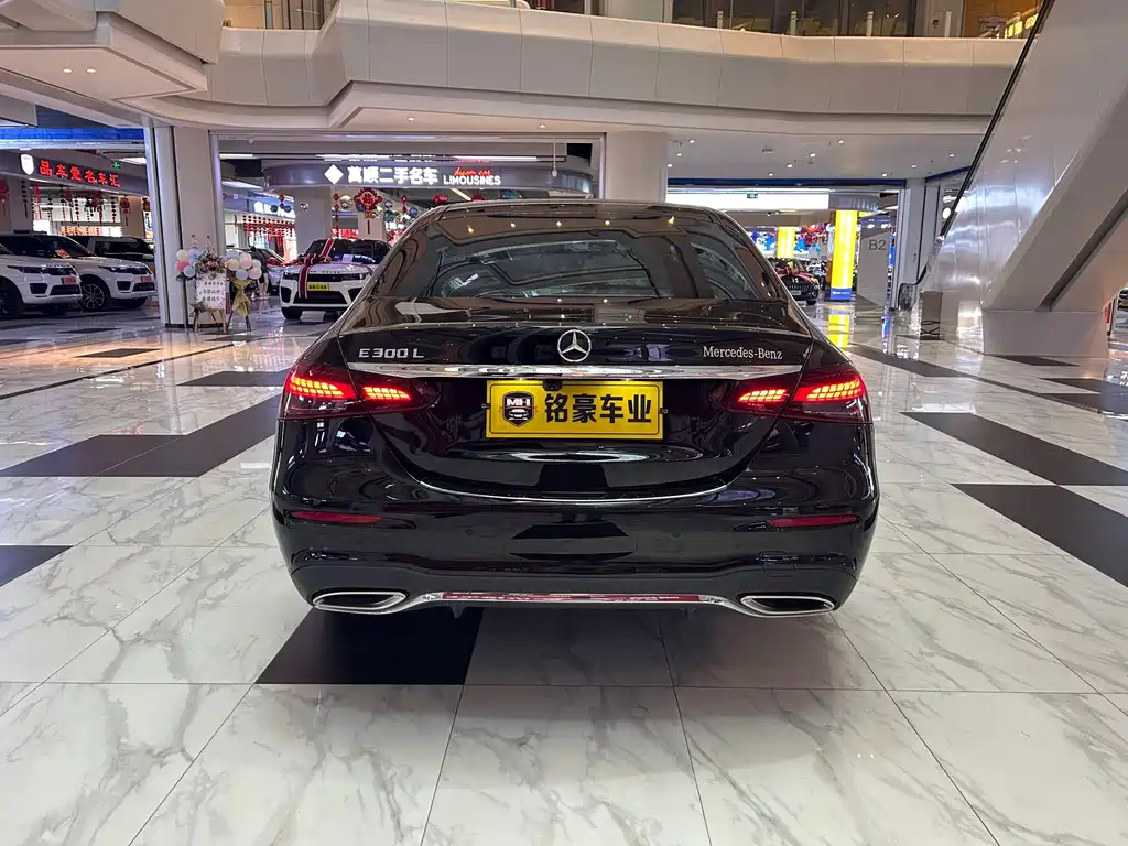 Mercedes-Benz E-Class — миниатюра 8