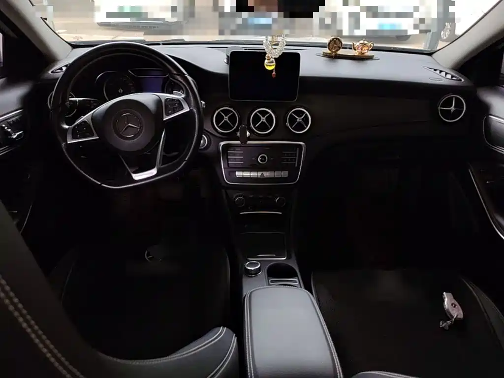Mercedes-Benz GLA — миниатюра 10