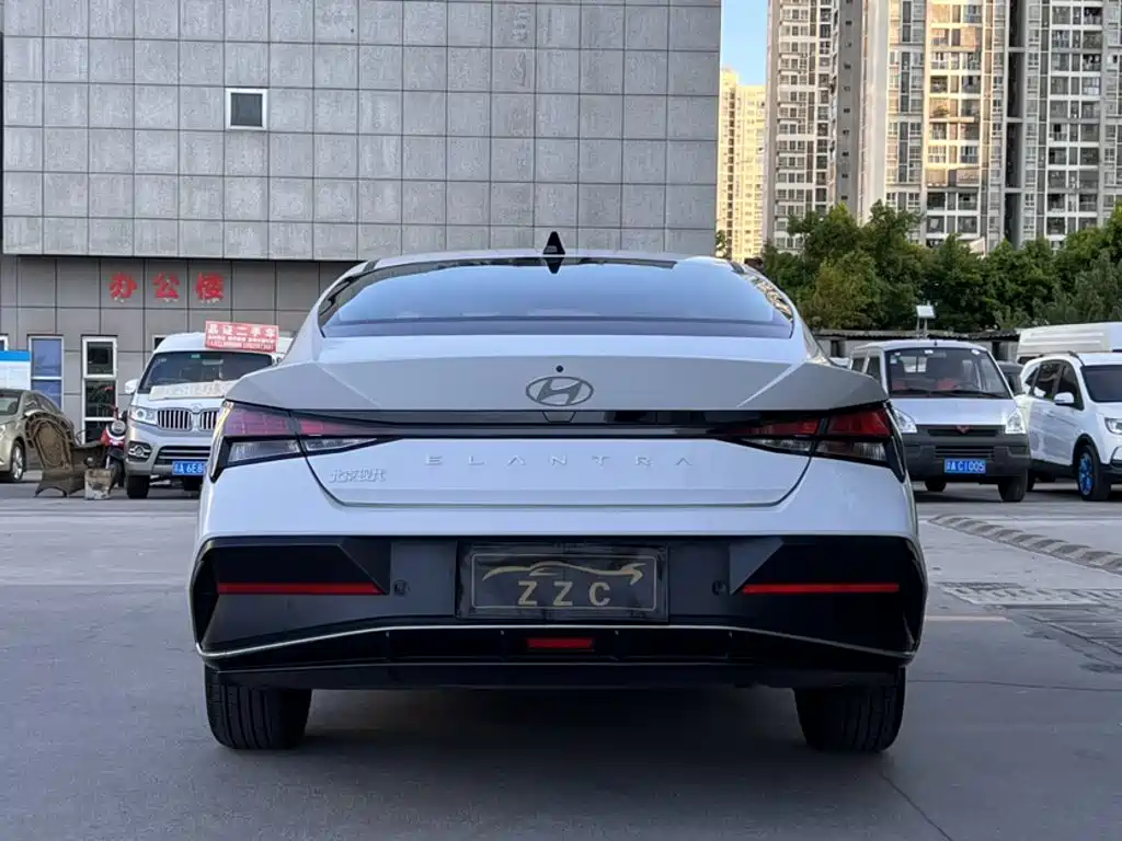 Hyundai Elantra — миниатюра 13