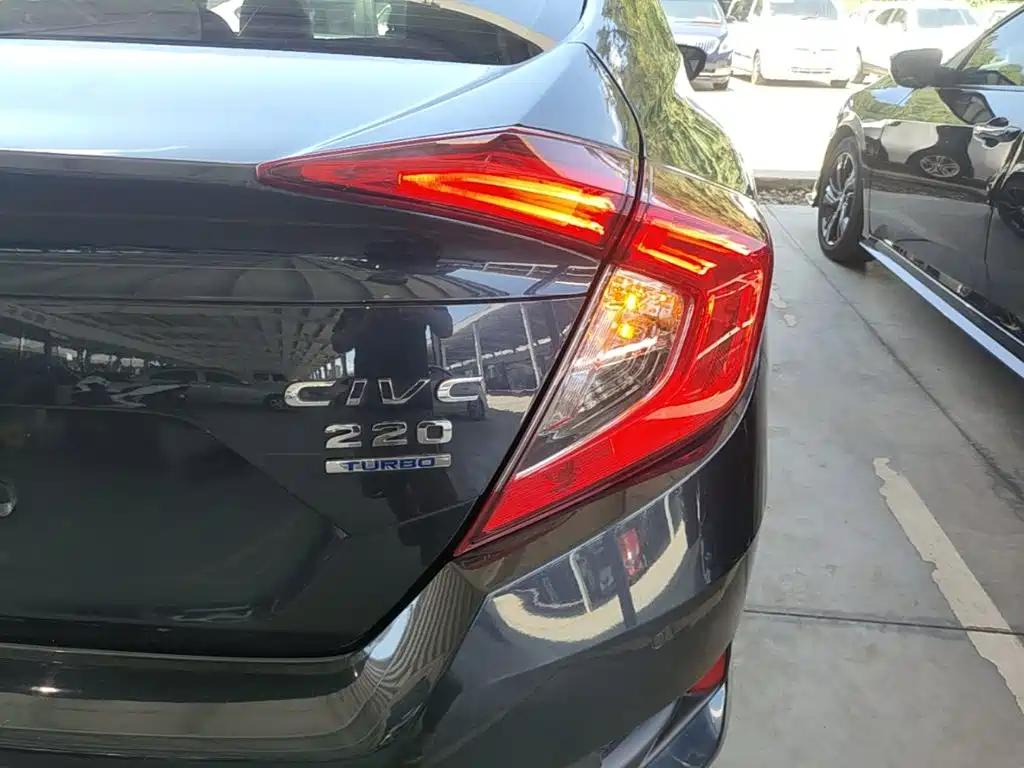 Honda Civic — миниатюра 8