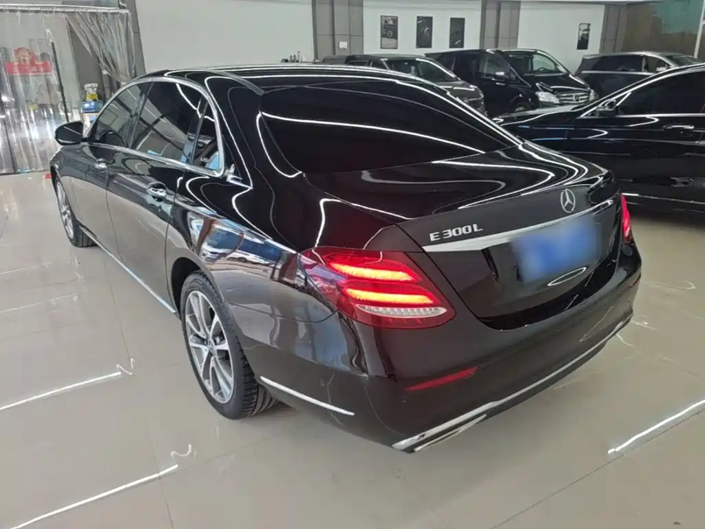 Mercedes-Benz E-Class — миниатюра 5