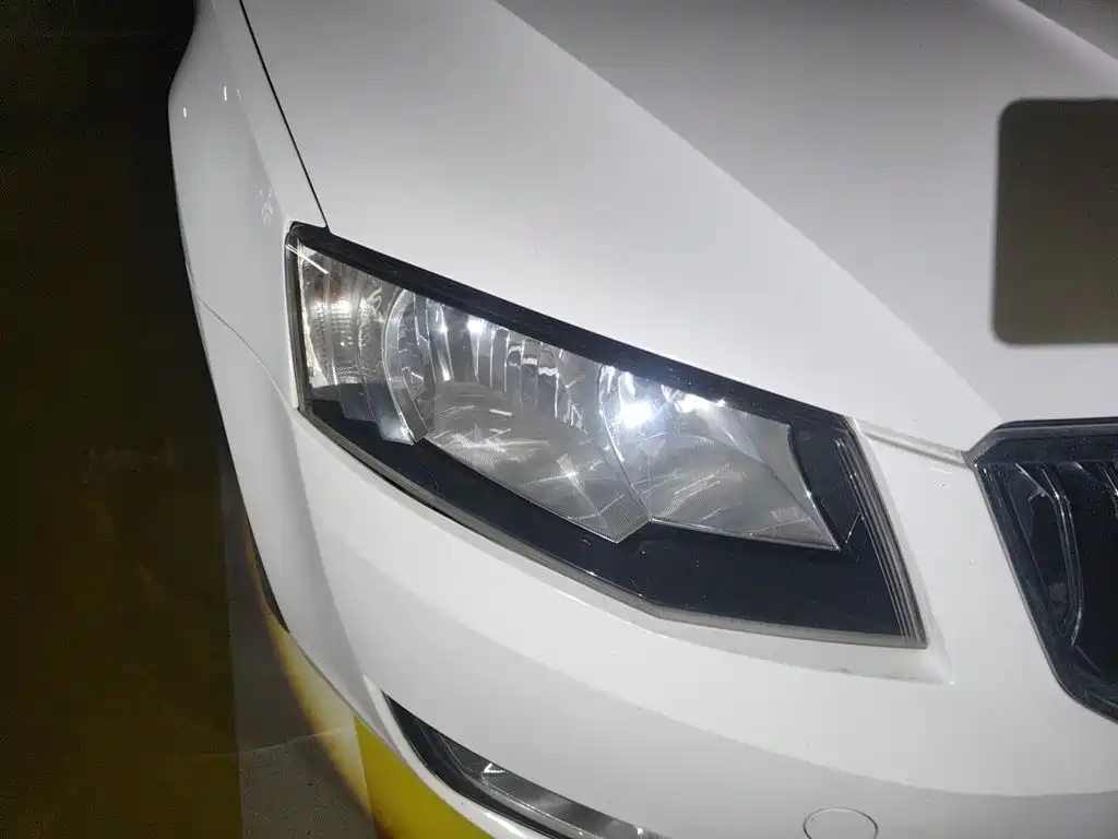 Skoda Octavia 2015 1.6L MT