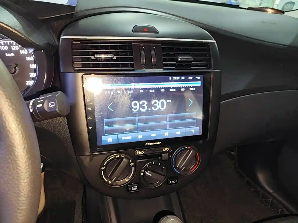 Nissan Tiida — миниатюра 13