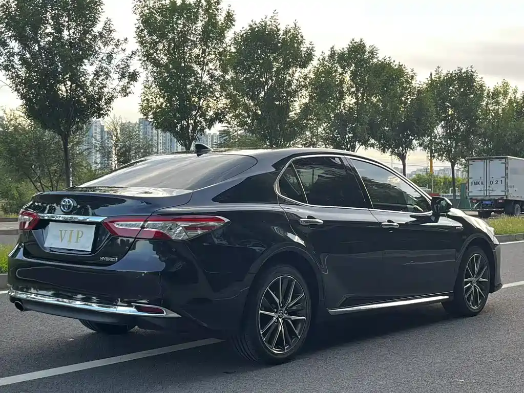Toyota Camry — миниатюра 5