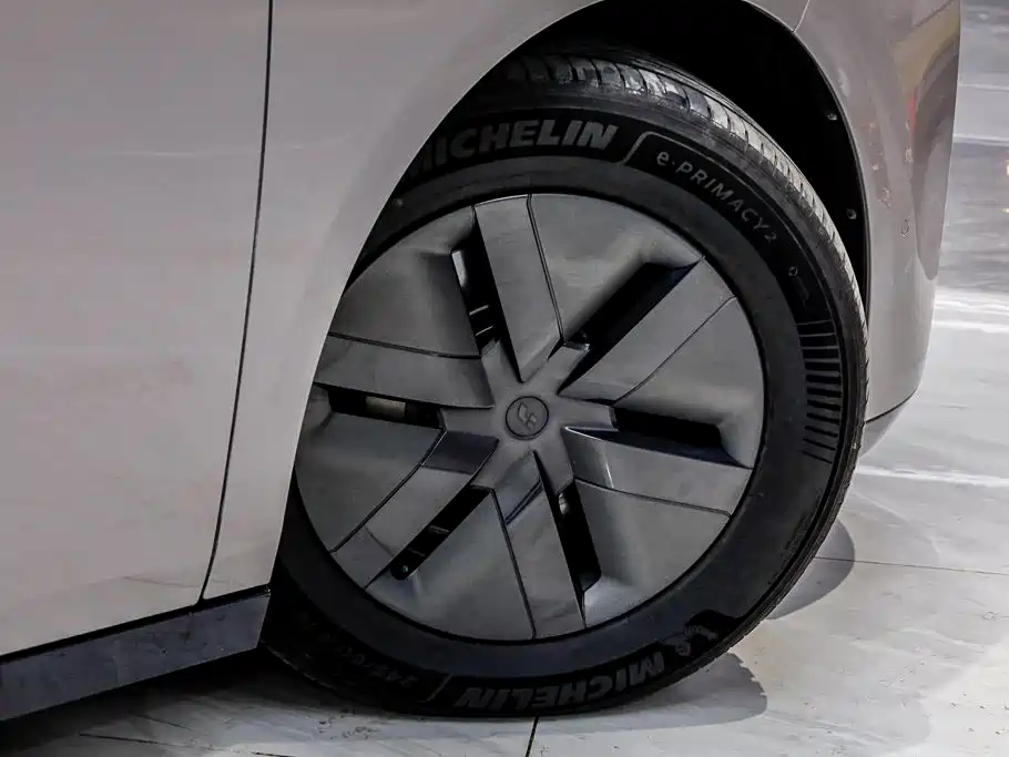Li Auto Li MEGA — миниатюра 37