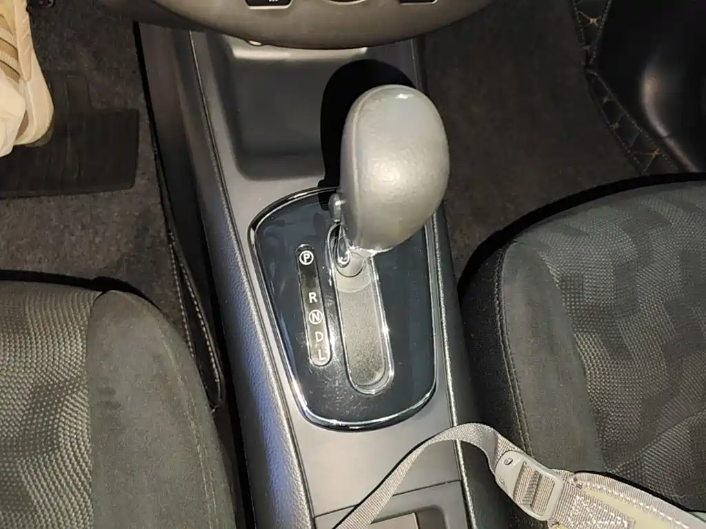 Nissan Tiida — миниатюра 14